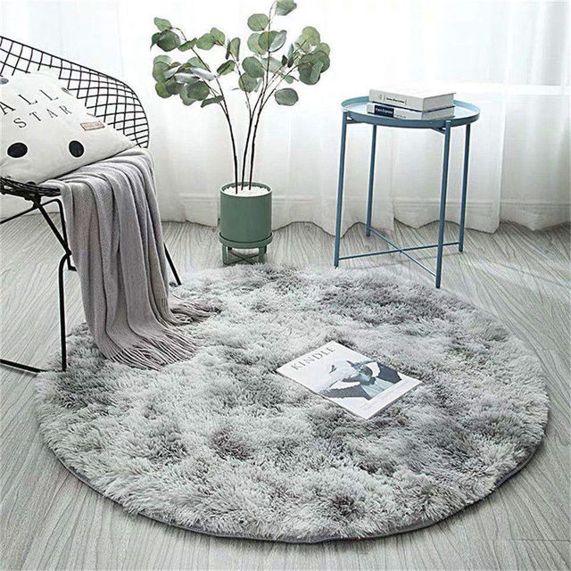 Okrągły dywanik z sztucznego futra