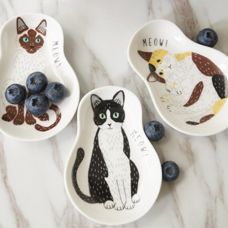 Zestaw talerzy i misek ceramicznych z wzorem uroczego kota